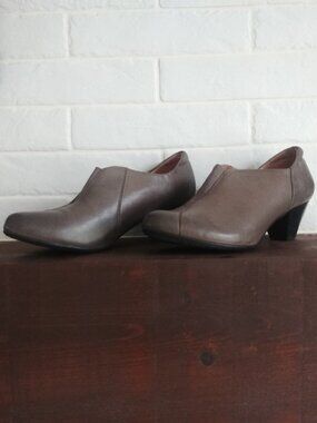 Taos taupe leather grey/brown ankle boots booties shoes low heel size 7